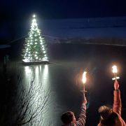 schwimmenderweihnachtsbaum1